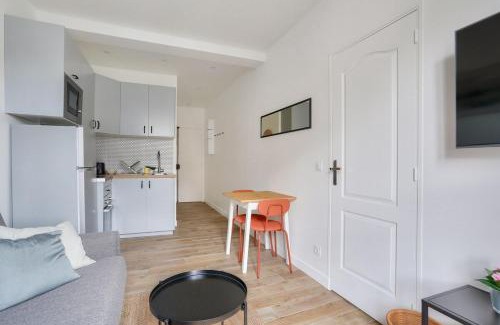Aubervilliers Apartment | Bright apartment for 2 people just ouside Paris