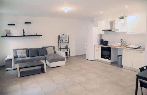 Le Camas Apartment | Bright apartment in the heart of Marseille