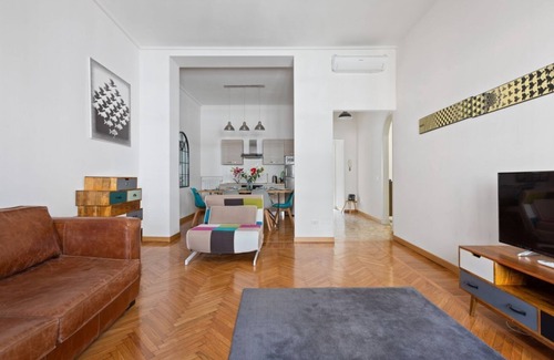 Guastalla Apartment | Bright apartment of 100 square meters, which can comfortably accommodate up to 5 people, located on the third floor of a building with lift. The property boasts an exceptional location in the heart of Milan, just a few steps from Piazza Duomo and San Bab