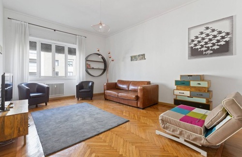 Guastalla Apartment | Bright apartment of 100 square meters, which can comfortably accommodate up to 5 people, located on the third floor of a building with lift. The property boasts an exceptional location in the heart of Milan, just a few steps from Piazza Duomo and San Bab