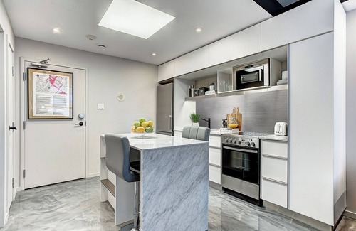 Shaughnessy Village Apartment | Bright Apartment with All Amenities