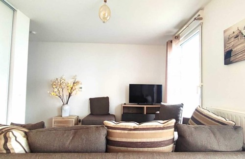 Bassins a Flot Apartment | Bright apartment with pool in Bordeaux