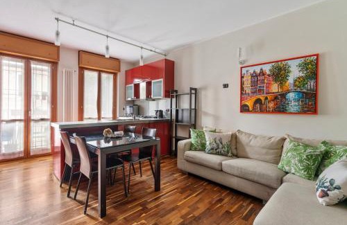 Bresso Apartment | Bright apartment with terrace near the subway