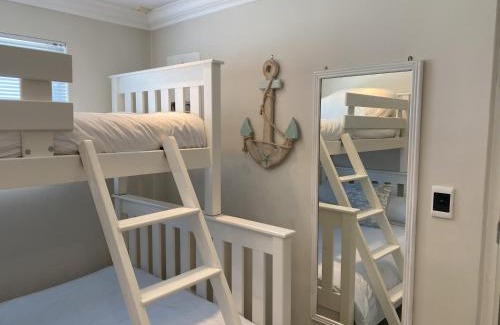 Milnerton Apartment | Bright apartment