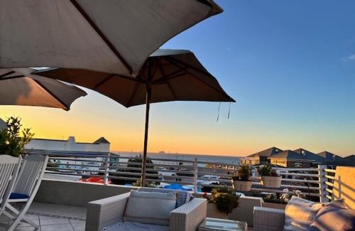 Milnerton Apartment | Bright apartment