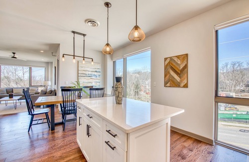 Historic Montford Apartment | Bright Asheville escape near downtown with WiFi, rooftop deck & balcony