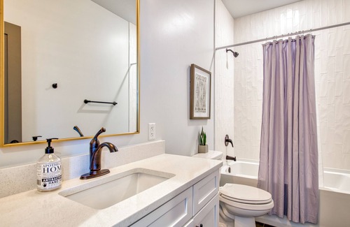 Historic Montford Apartment | Bright Asheville escape near downtown with WiFi, rooftop deck & balcony