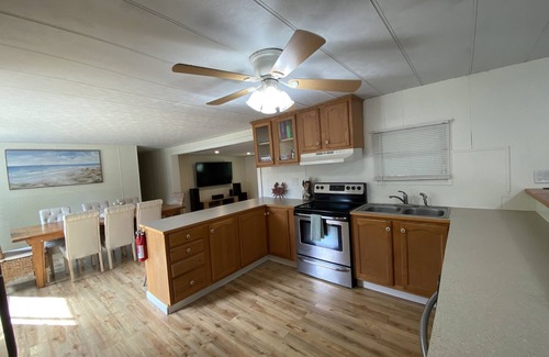 Clarksville Cottage | Bright & Beachy 3 Bedroom Home in Quiet Beach Town, sleeps 10+
