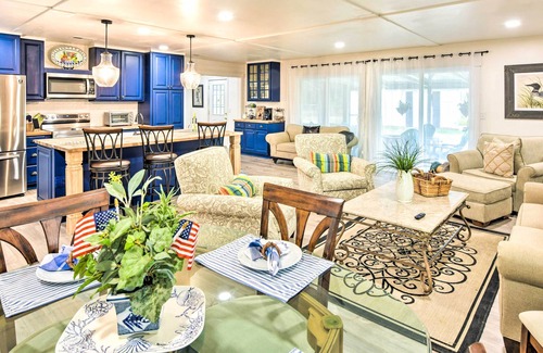 Shell Point House | Bright Beaufort Home w/Porch & Fire Pit!