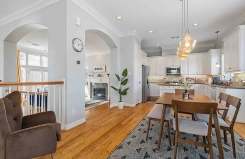 Midtown House | ⭐️ Bright & Beautiful 3bd/3.5ba Townhouse in Midtown ⭐️ Centrally located