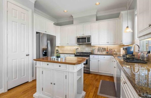Midtown House | ⭐️ Bright & Beautiful 3bd/3.5ba Townhouse in Midtown ⭐️ Centrally located