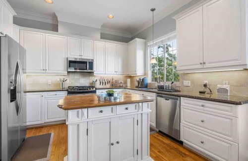 Midtown House | ⭐️ Bright & Beautiful 3bd/3.5ba Townhouse in Midtown ⭐️ Centrally located