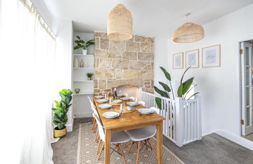 Portland House | Bright & beautiful 4 bedroom house with sea views