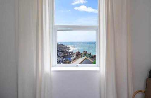 Portland House | Bright & beautiful 4 bedroom house with sea views