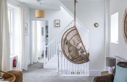 Portland House | Bright & beautiful 4 bedroom house with sea views