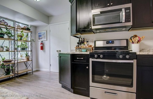 Highlands House | Bright Beautiful Townhouse, Walk To Beach & Ferry!