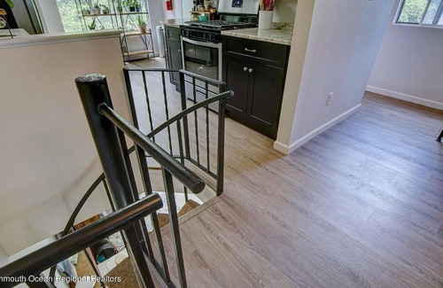 Highlands House | Bright Beautiful Townhouse, Walk To Beach & Ferry!