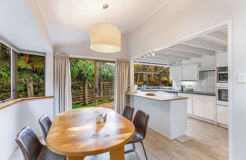 St. Heliers House | Bright & Breezy 2BR Garden View