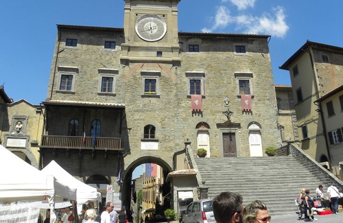 Cortona Old Town Apartment | Bright, Bright, Spacious, 1 Bedroom Apartment in the Heart of Tuscany