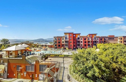 South Pandosy Apartment | Bright Corner Unit with Lake and Pool Views 543