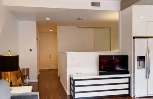 Pearl District Condo | Bright, Calm Contemporary Loft - Prime Pearl Loc.: restaurants, boutiques & more