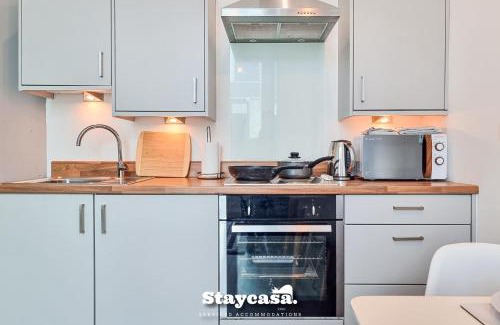 Offerton Apartment | Bright & Central Apt - With Great Transport Links