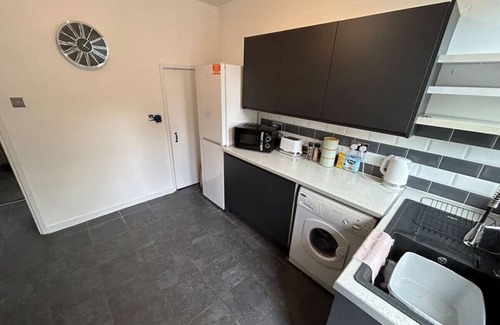 Crewe House | Bright & Central Home