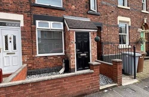 Crewe House | Bright & Central Home