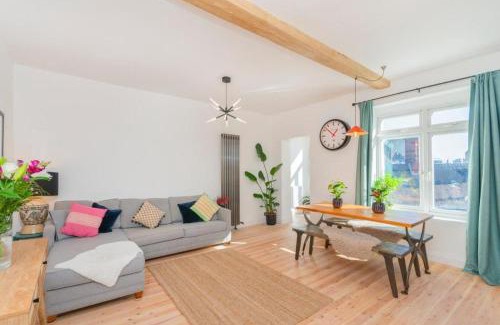 Bristol Floating Harbour Apartment | Bright Central Loft Apartment