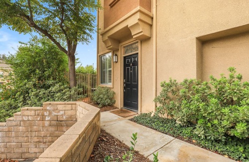 Valencia House | Bright & Charming Furnished 2BR/2BA Townhome
