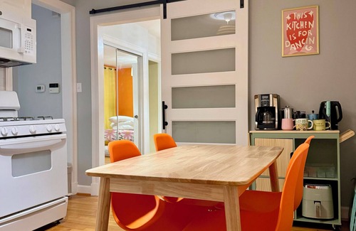 Tower Grove South House | Bright & Cheerful-Near Restaurants, Coffee, & Large Park. King Bed Dogs Allowed