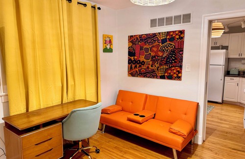 Tower Grove South House | Bright & Cheerful-Near Restaurants, Coffee, & Large Park. King Bed Dogs Allowed