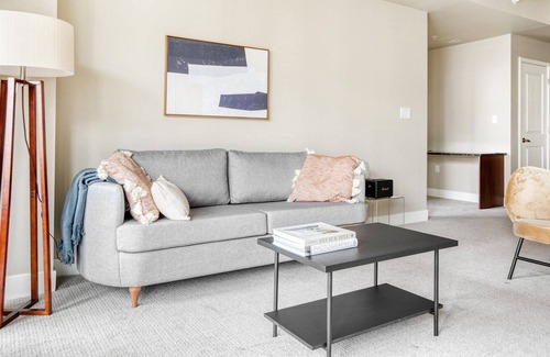 Cherry Creek Apartment | Bright Cherry Creek 2BR w/ Theater & Gym, nearby shopping, by Blueground
