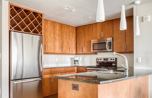 Cherry Creek Apartment | Bright Cherry Creek 2BR w/ Theater & Gym, nearby shopping, by Blueground