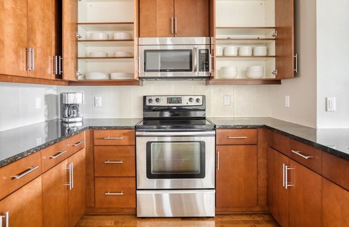 Cherry Creek Apartment | Bright Cherry Creek 2BR w/ Theater & Gym, nearby shopping, by Blueground