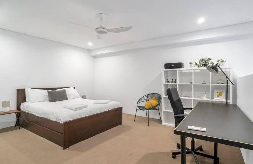 Kingsford Apartment | Bright & Chic with Unbeatable Proximity