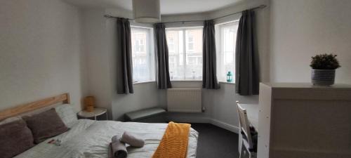 Southwark House | Bright, chilled ensuite DB room in a shared flat!
