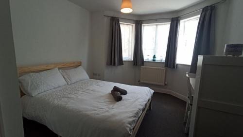 Southwark House | Bright, chilled ensuite DB room in a shared flat!