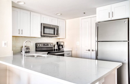 Court House Apartment | Bright Clarendon 1BR W/D, Concierge & Gym, steps to WF, by Blueground