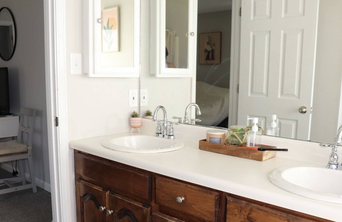Macon House | Bright Clean Master Suite w/ Garden Tub