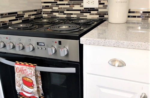 Marlwood Acre Apartment | Bright clean pet friendly - 1BR. Private and peaceful. Free Level 2 EV Charging