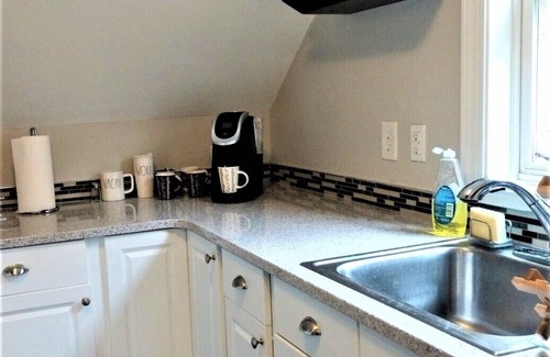 Marlwood Acre Apartment | Bright clean pet friendly - 1BR. Private and peaceful. Free Level 2 EV Charging