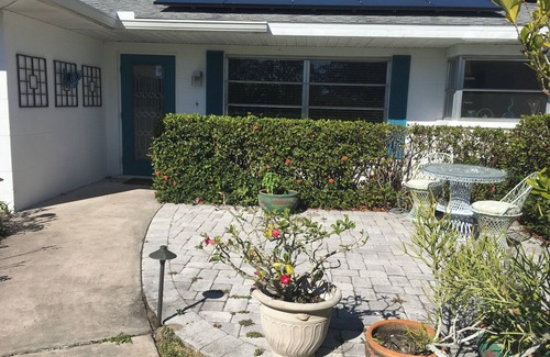 Venice Gardens House | Bright/Comfortable/Fully Equipped Home in Convenient Location Near Beaches