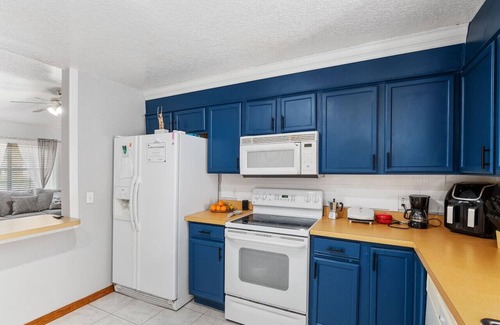 Silver Springs Shores House | Bright, comfy, economy 3/2 home