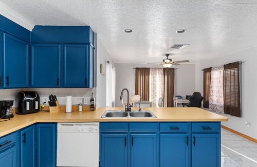 Silver Springs Shores House | Bright, comfy, economy 3/2 home