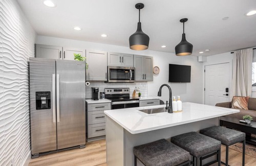Hillsboro Village Apartment | Bright Condo with 3 Beds 2 Bedrooms + Walk to Grocery