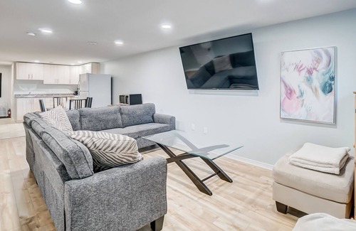 District des Promenades Apartment | Bright, Confortable, Quiet and Spacious Apartment Basement | Parking | DT Ottawa