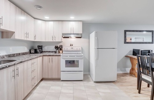 District des Promenades Apartment | Bright, Confortable, Quiet and Spacious Apartment Basement | Parking | DT Ottawa