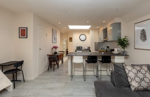 Herne Hill Cottage | Bright & Contemporary 1bedroom Annexe - Herne Hill!