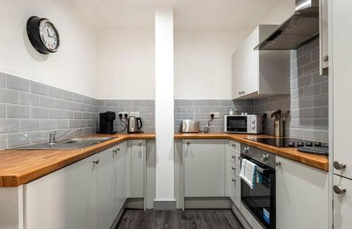 Leeds Apartment | Bright & Cosy Apartment in Leeds! Free Parking